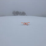 Schnee mit tiefen Wolken